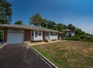 67 Headline Rd, Deer Park, NY 11729
