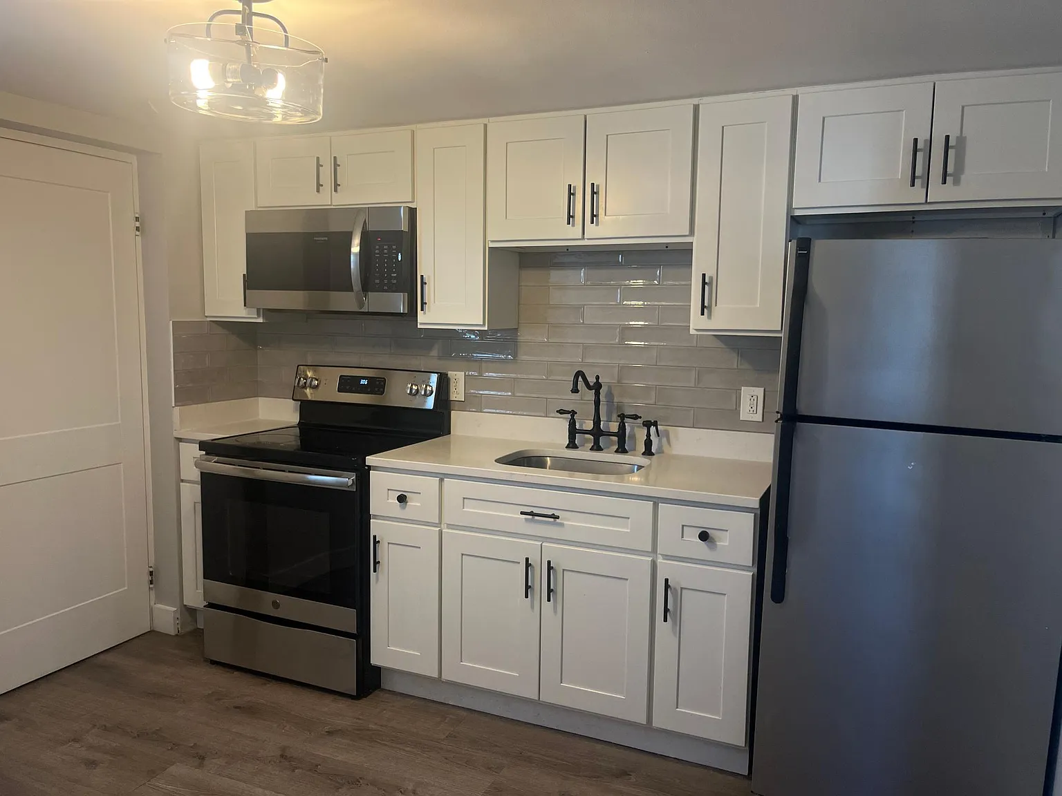 60 Bates Ave — Photo 2