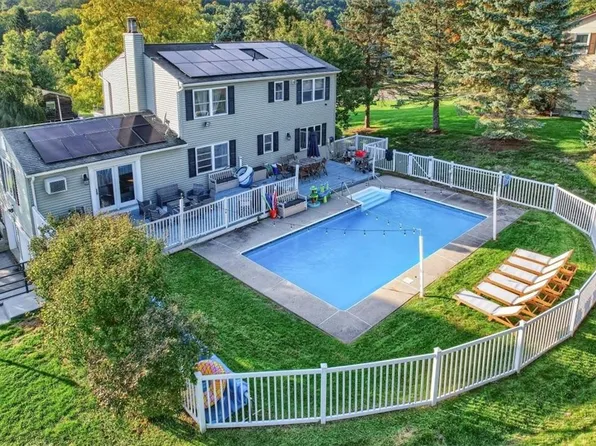 67 Stowe Drive, Poughquag, NY 12570