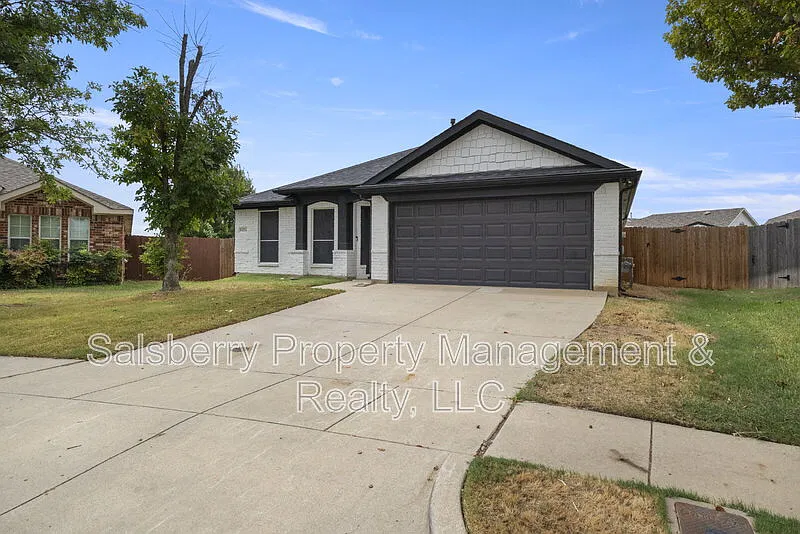 3 bed, 2.0 bath, 1949 sqft, $2,500 — Photo 2