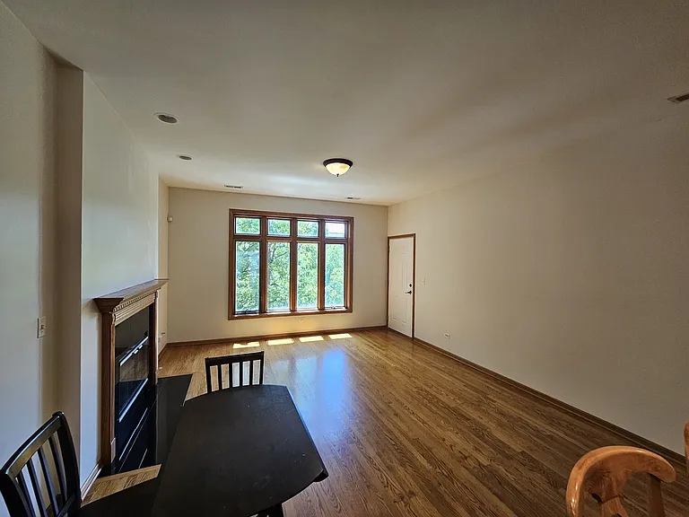 1326 W Grenshaw St #2-D — Photo 2