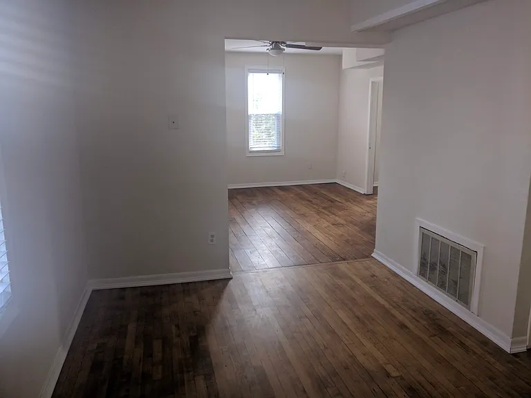 211 17th Ave NE #2 — Photo 2