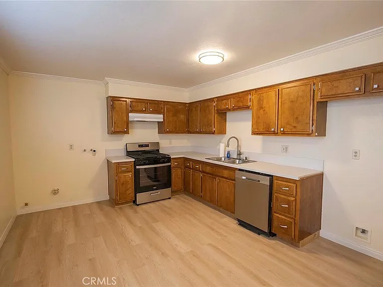 1533 Plaza Del Amo #4 — Photo 6