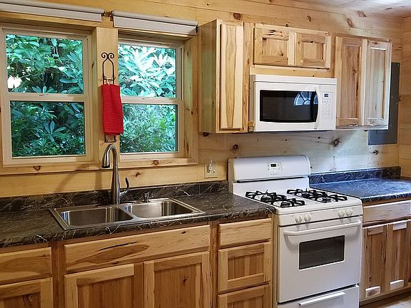 5th image of 816 Sprucey Ln