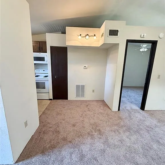 141 Ashley Dr — Photo 3