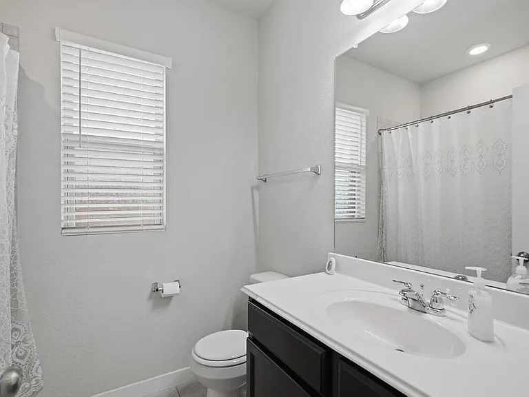 2431 Valencia Crst — Photo 18