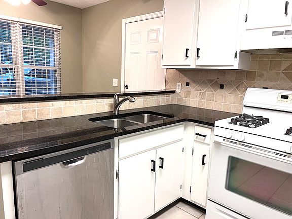 5th image of 540 Country Glen Ct