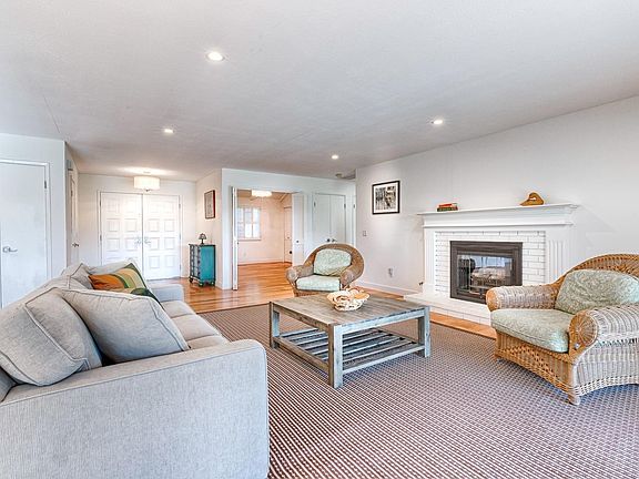 5th image of 439 Twin Lakes Circle