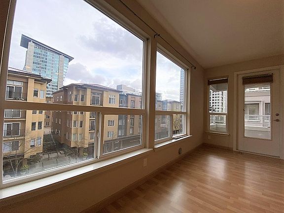 4th image of 925 110th Ave SE #411