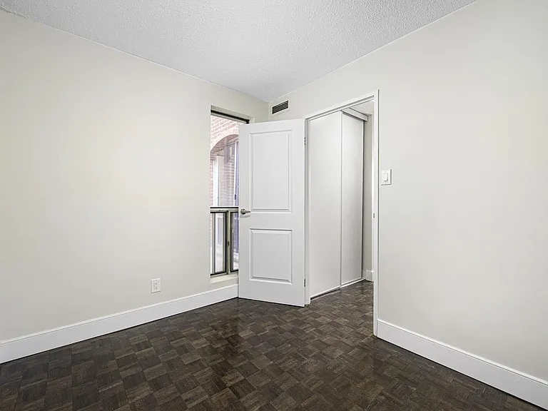 7280 Darcel Ave — Photo 6