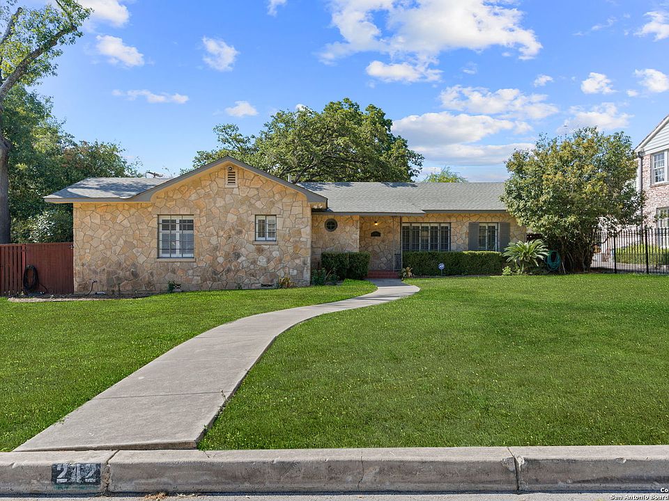 1st image of 242 PARKLANE DR