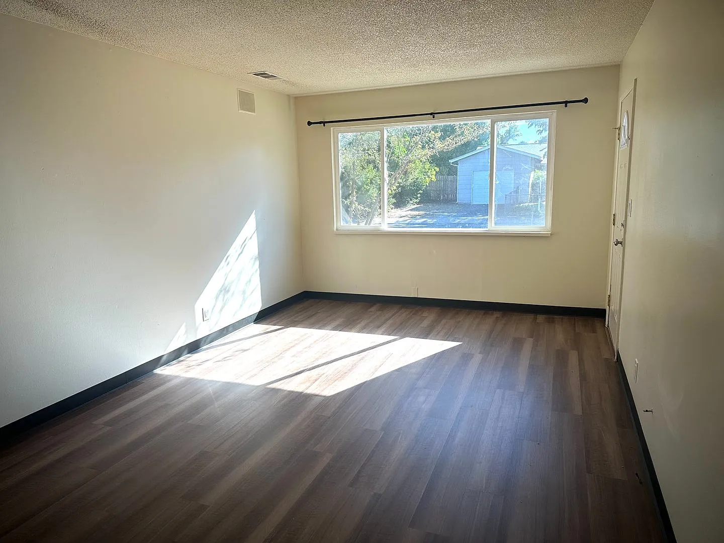 3 Bedroom Home with Fenced Backyard — Photo 2