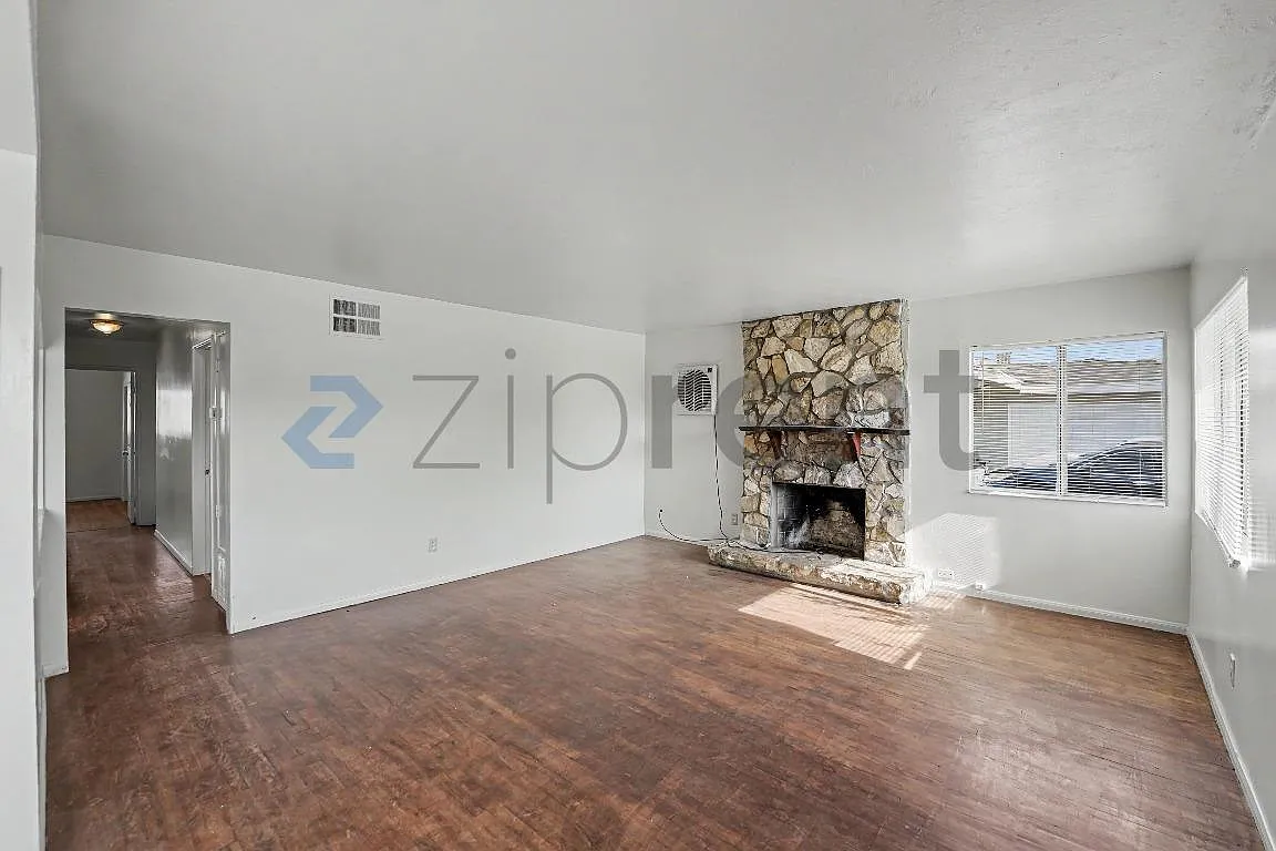 3 bed, 1602 sqft, $2,375 — Photo 4