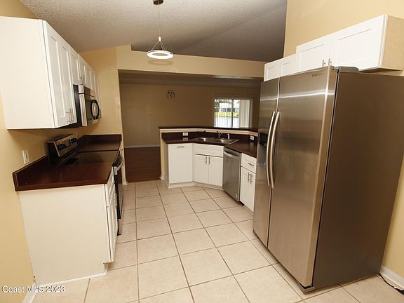 5th image of 1238 White Oak Cir