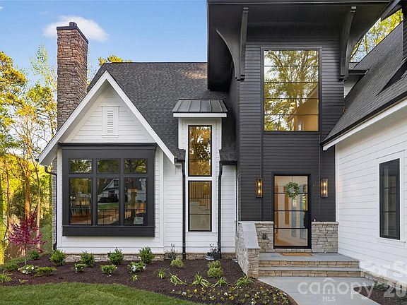 2nd image of 1209 Meadowood Ln