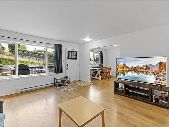 5th image of 52 Athletic St