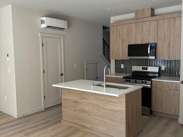 4901 NE 2nd Ct — Photo 3