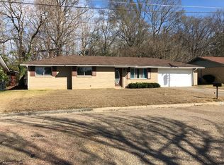 304 Azalea Ln, Vicksburg, MS 39180