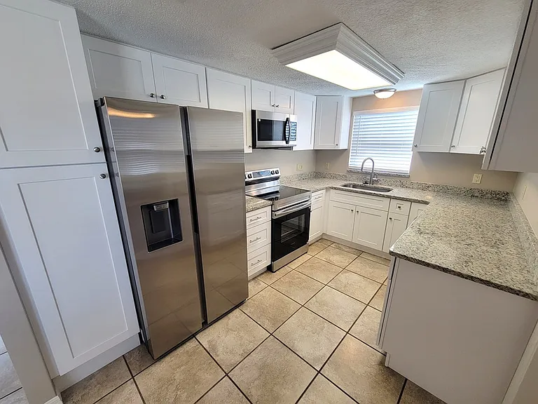 7335 Castanea Dr — Photo 9