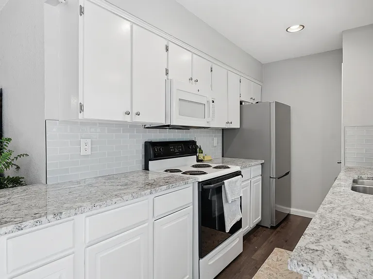 10355 Baronne Cir — Photo 13