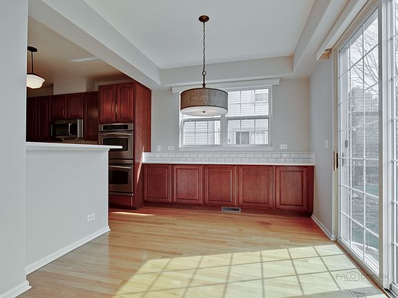 5th image of 616 Geneva Ct
