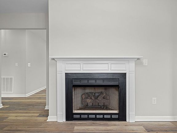 3rd image of 850 Greenwood Rd