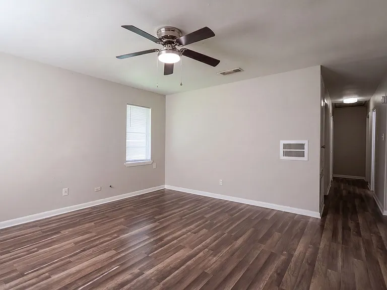 9442 Normandie Dr — Photo 9