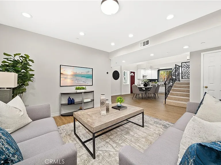 1372 Carmona Ave — Photo 9