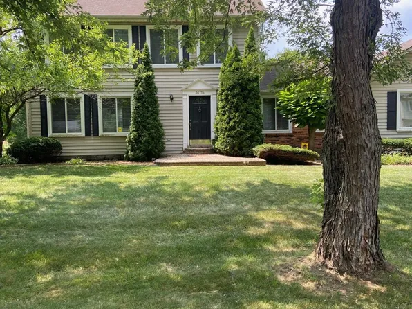 36715 Paddock Dr, Clinton Township, MI 48035