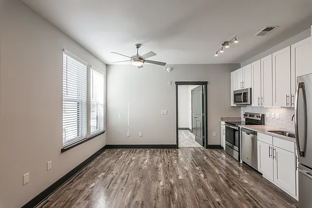 Vintage Gateway Apartments — Photo 17