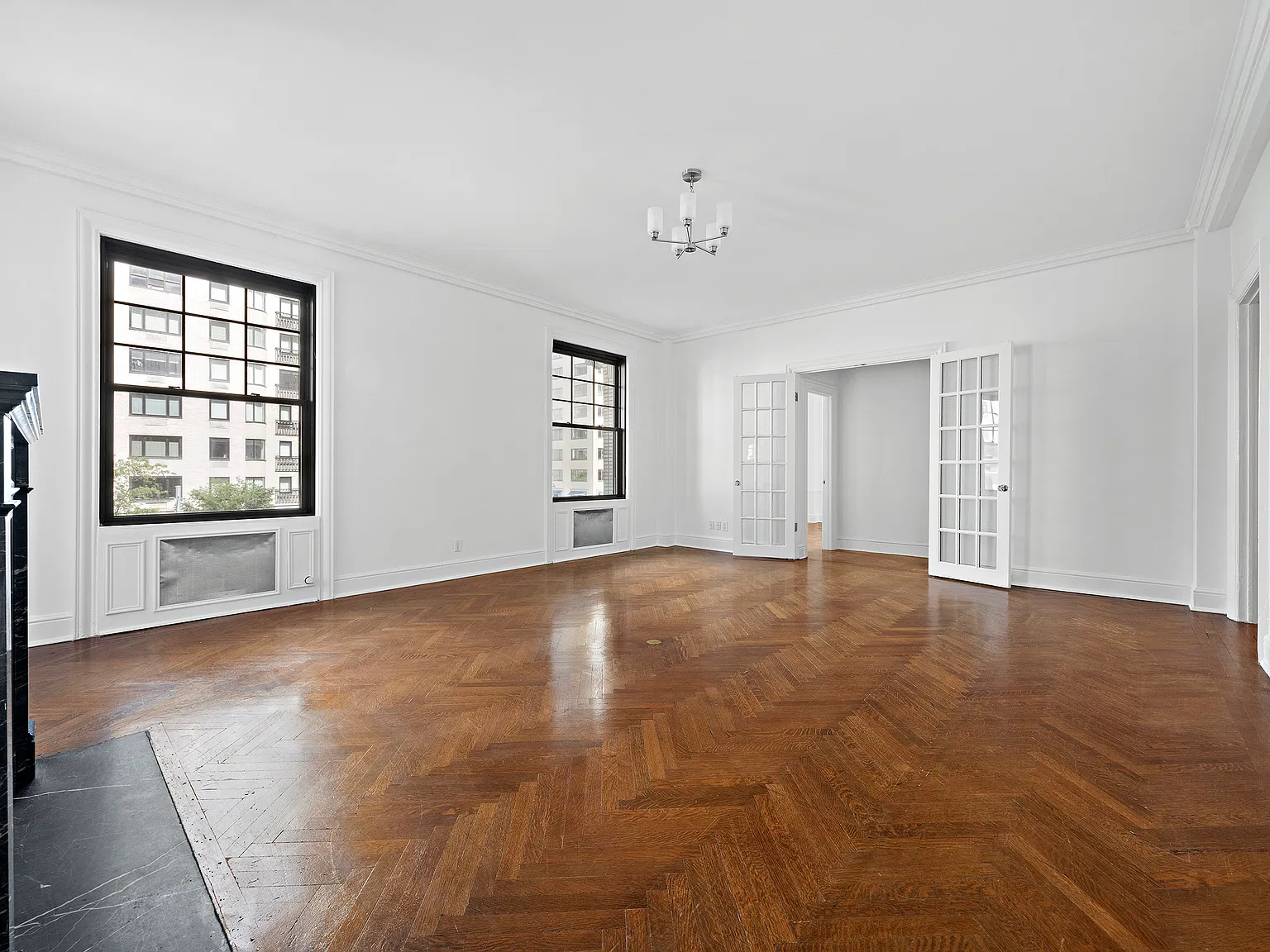525 Park Ave — Photo 2