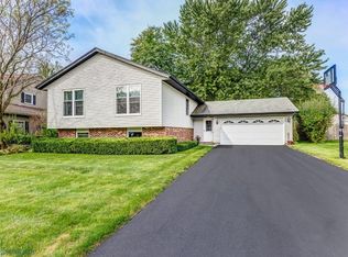 570 Kimer Ct, Crystal Lake, IL 60012