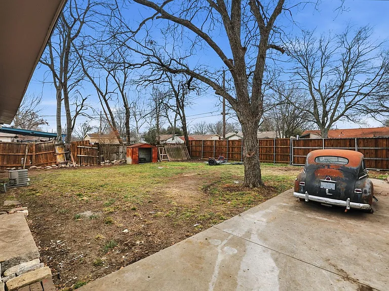 202 E Linda Dr — Photo 10