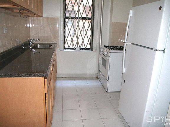 4th image of 549 Isham St APT 10