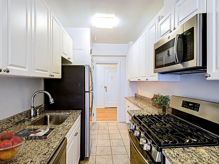 360 E 55th St #8C — Photo 7
