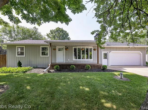 9373 Birch Run Rd, Millington, MI 48746