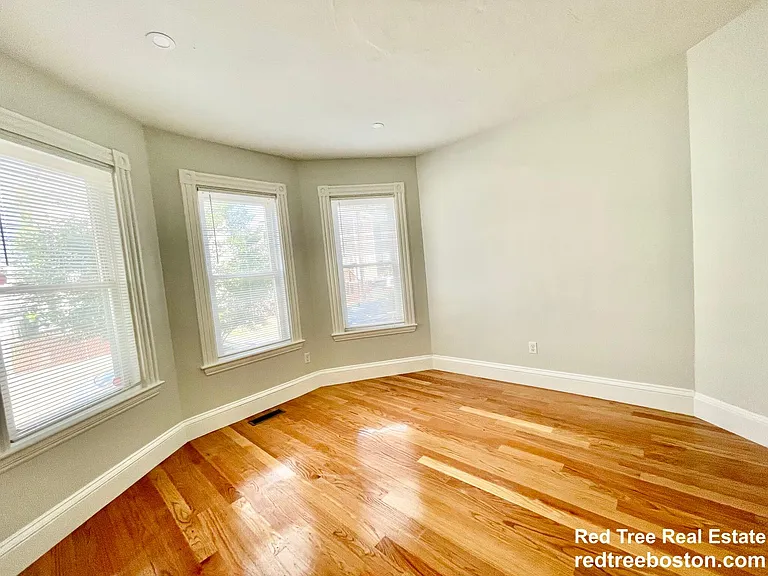 35 Newport St #2 — Photo 7