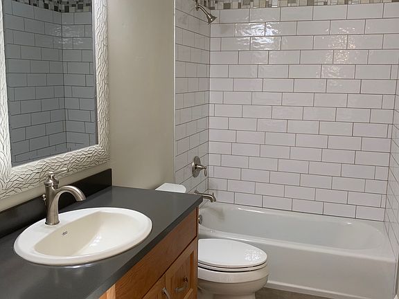 5th image of 215 Jackson St