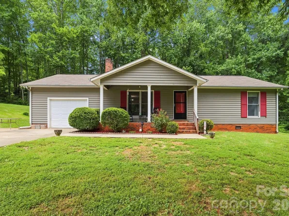 213 Hamilton Rd, Troutman, NC 28166