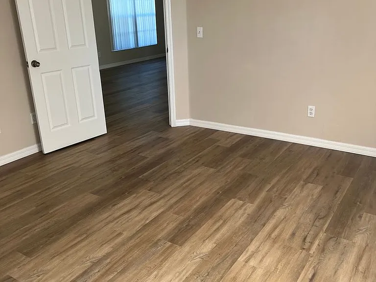 695 Sagamore Dr — Photo 2