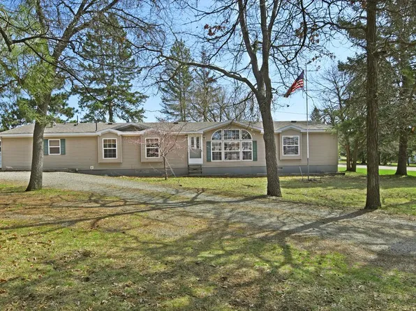 415 1st St SE, Menahga, MN 56464