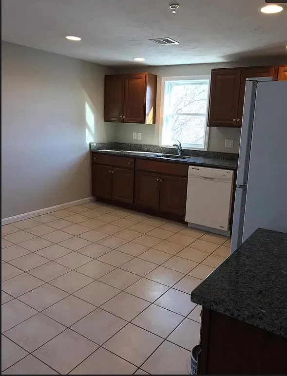 2 bed, 1450 sqft, $2,100 — Photo 2