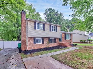 6230 Holly Knoll Dr, Charlotte, NC 28227