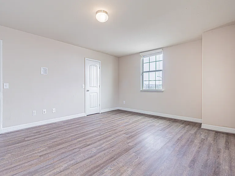 5488 Devonwood St — Photo 47
