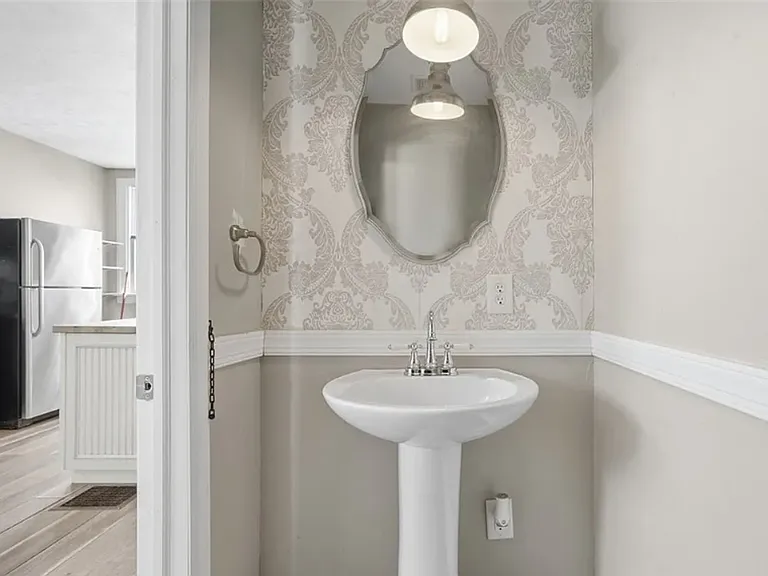 233 Edith St — Photo 11