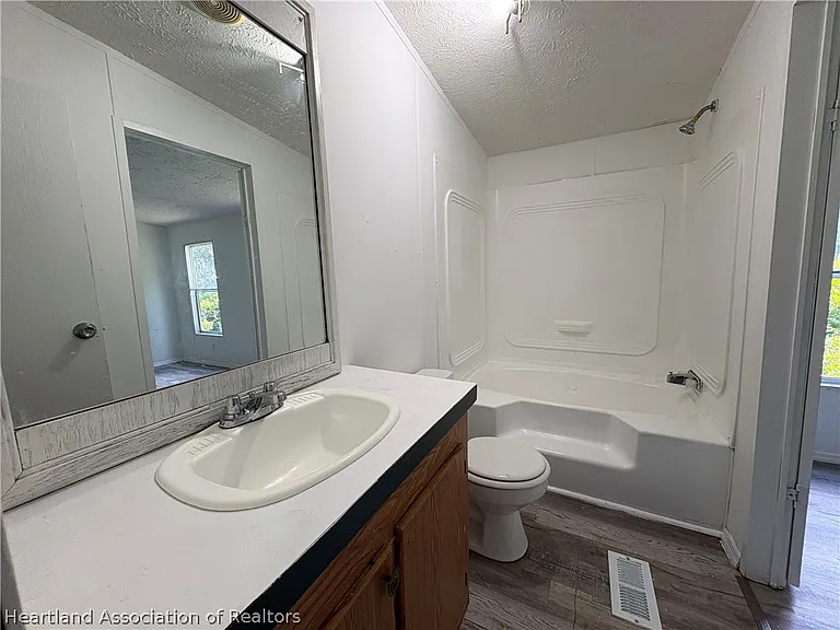 6635 Old Orchard Ave — Photo 4
