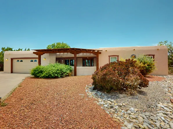 260 Ivory Rd SE, Rio Rancho, NM 87124