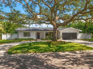 1727 Laurie Ln, Belleair, FL 33756