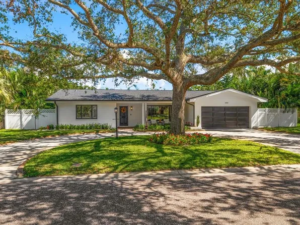 1727 Laurie Ln, Belleair, FL 33756