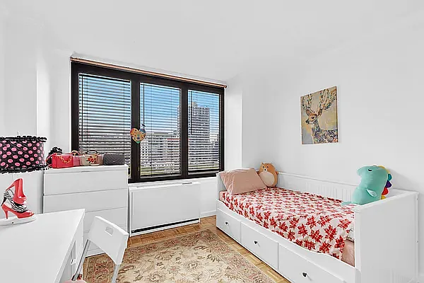 Rented by R New York | media 35